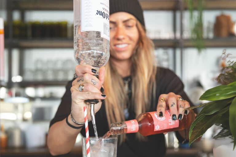 bar barista cocktail medewerker the spot 2024