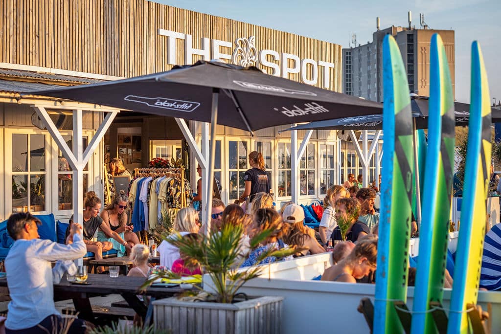 terras zandvoort op het strand